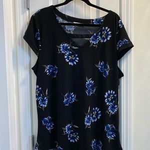 Ricki’s Size XXL Black & Blue Floral Short Sleeve Top with V-Neck
